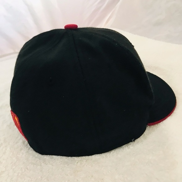 New Era's NBA Miami Heat Fitted Size 7 Black and Maroon Basketball Wool Cap - Picture 9 of 16